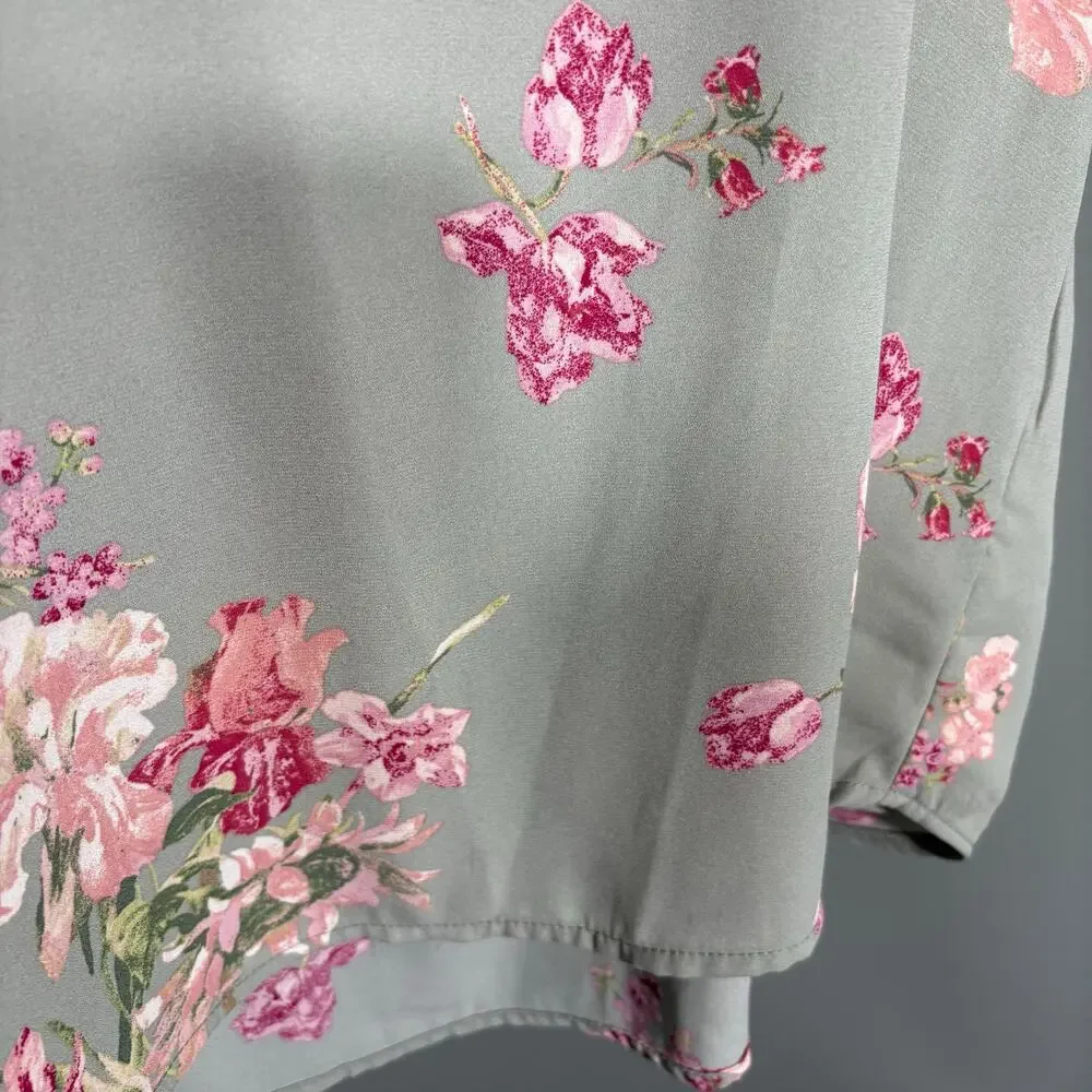 Rewind Gray Floral Boho Top Mixed Media V-Neck Braided - Women's Plus Size 3X